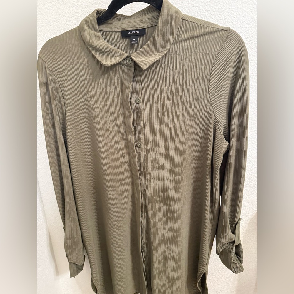 Alfani Tunic size medium.